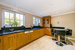 Kitchen/Breakfast Room- click for photo gallery